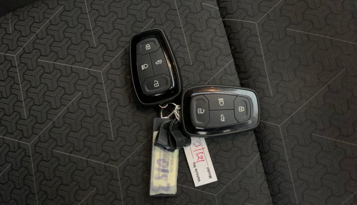 2021 Tata PUNCH ACCOMPLISHED MT, Petrol, Manual, 26,747 km, Key Close Up