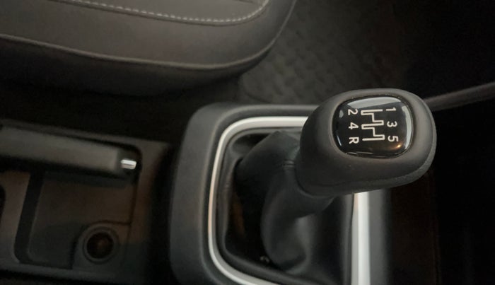 2021 Tata PUNCH ACCOMPLISHED MT, Petrol, Manual, 26,747 km, Gear Lever