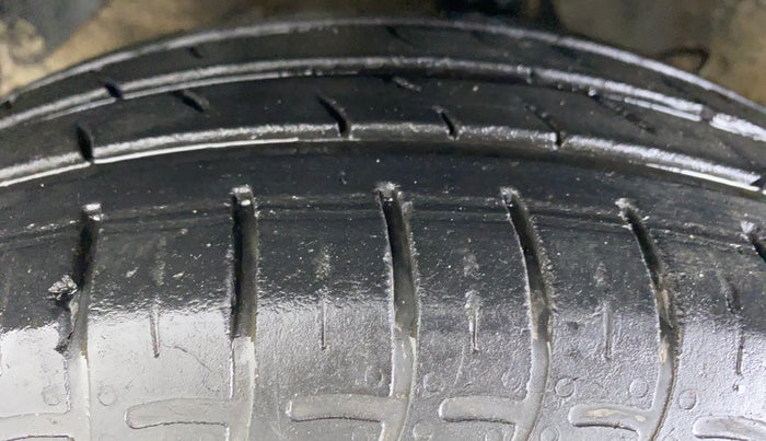 2021 Hyundai GRAND I10 NIOS SPORTZ CNG MT, CNG, Manual, 28,955 km, Left Front Tyre Tread