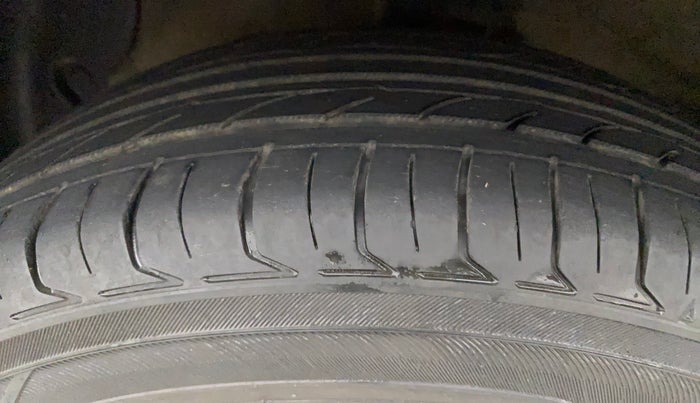2016 Hyundai Xcent SX 1.2, Petrol, Manual, 56,652 km, Left Front Tyre Tread