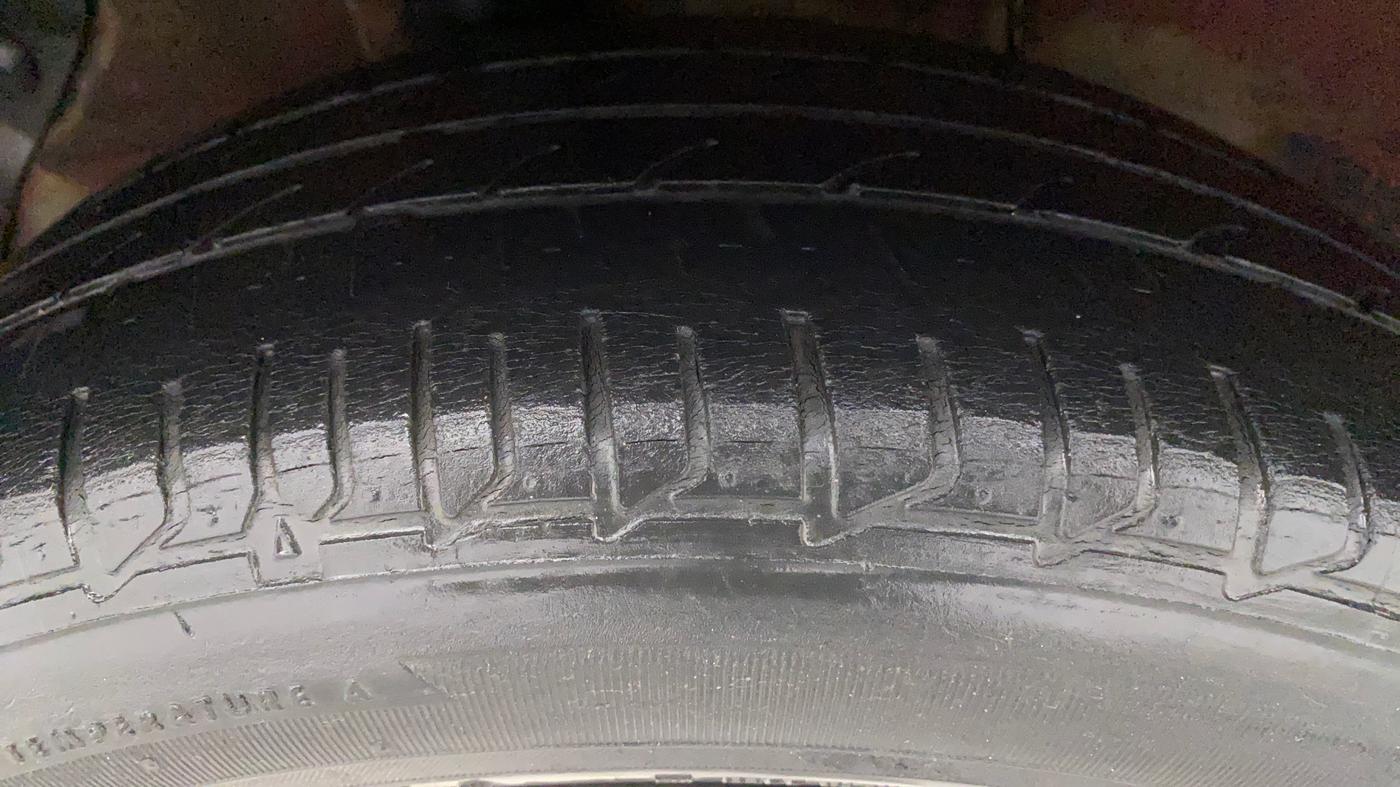 2018 Hyundai Elite i20 ASTA 1.2 (O), Petrol, Manual, 40,129 km, Right Rear Tyre Tread