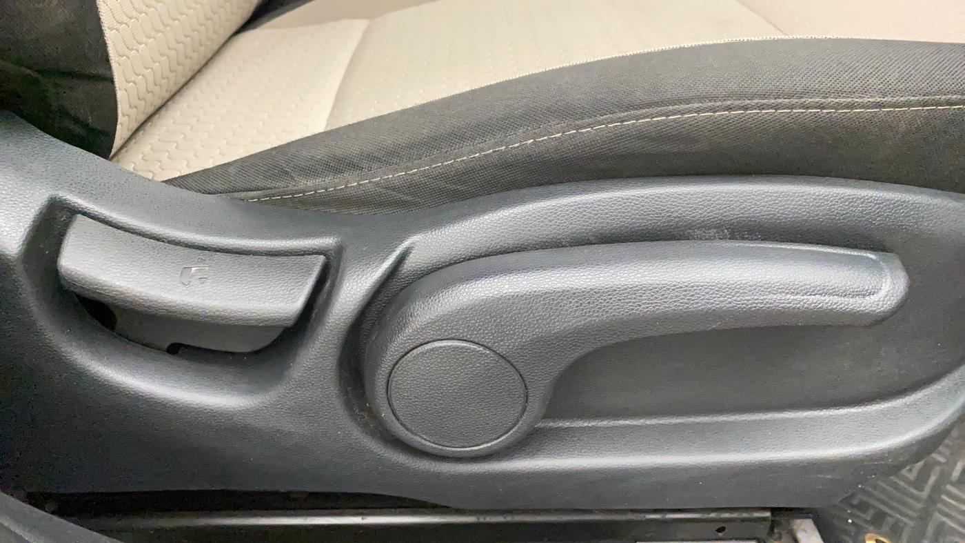 2018 Hyundai Elite i20 ASTA 1.2 (O), Petrol, Manual, 40,129 km, Driver Side Adjustment Panel