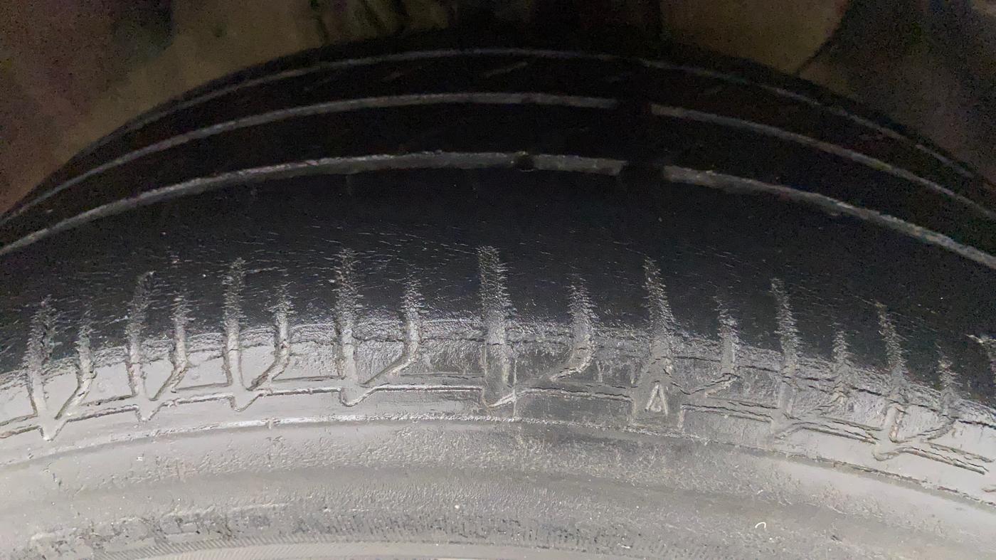 2018 Hyundai Elite i20 ASTA 1.2 (O), Petrol, Manual, 40,129 km, Right Front Tyre Tread