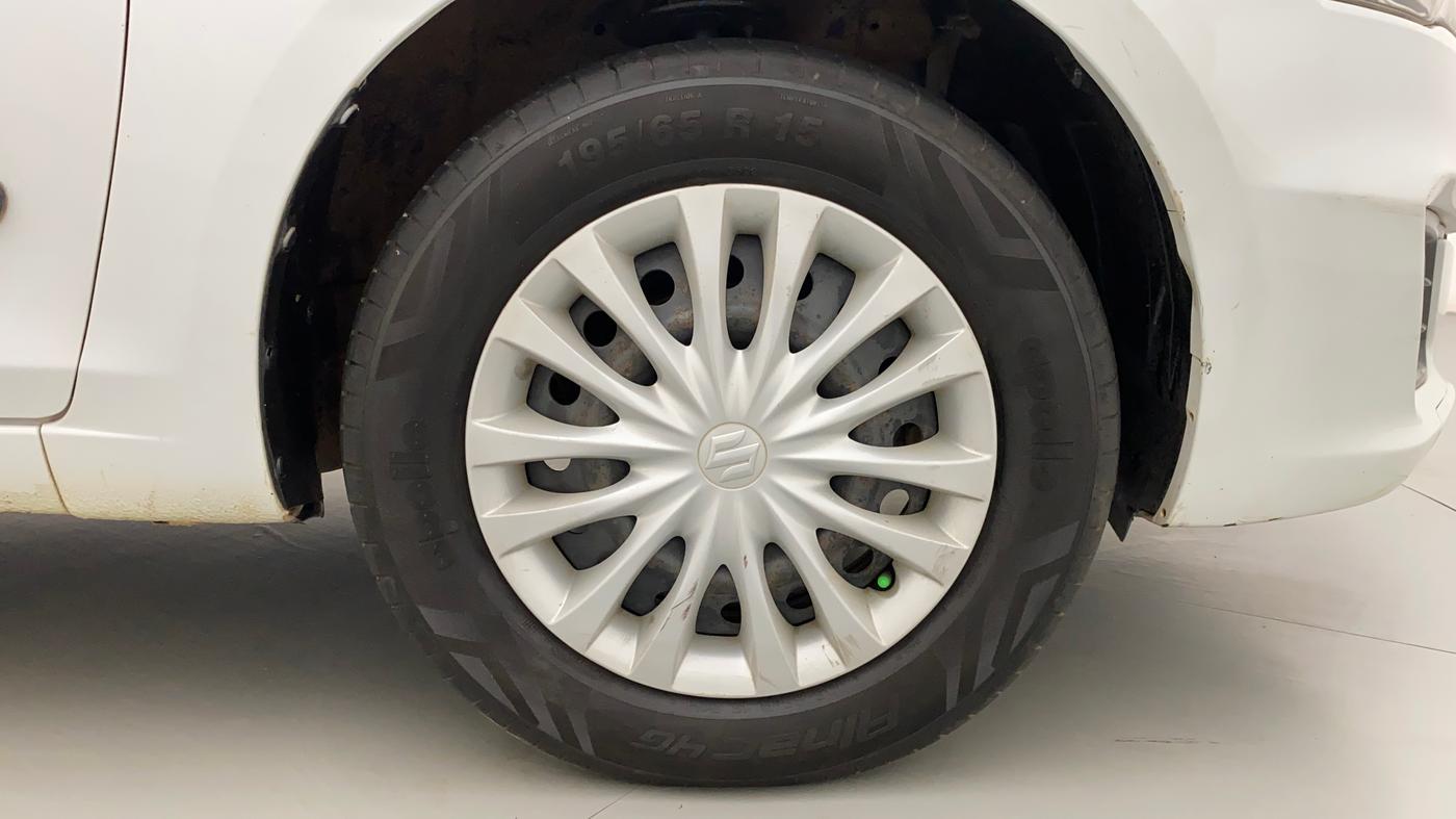 2015 Maruti Ciaz VXI+, Petrol, Manual, 95,738 km, Right Front Wheel