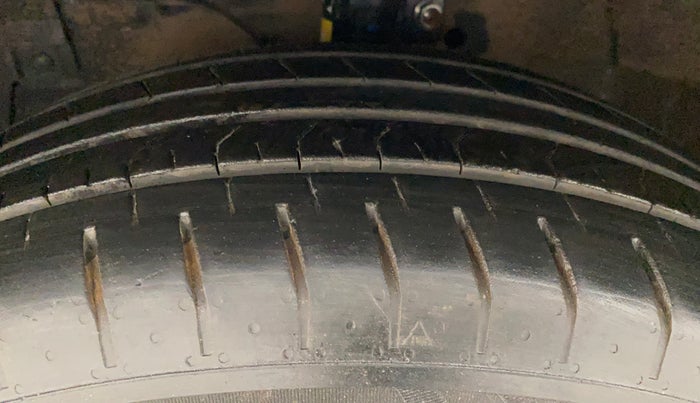 2015 Maruti Ciaz VXI+, Petrol, Manual, 95,738 km, Left Front Tyre Tread