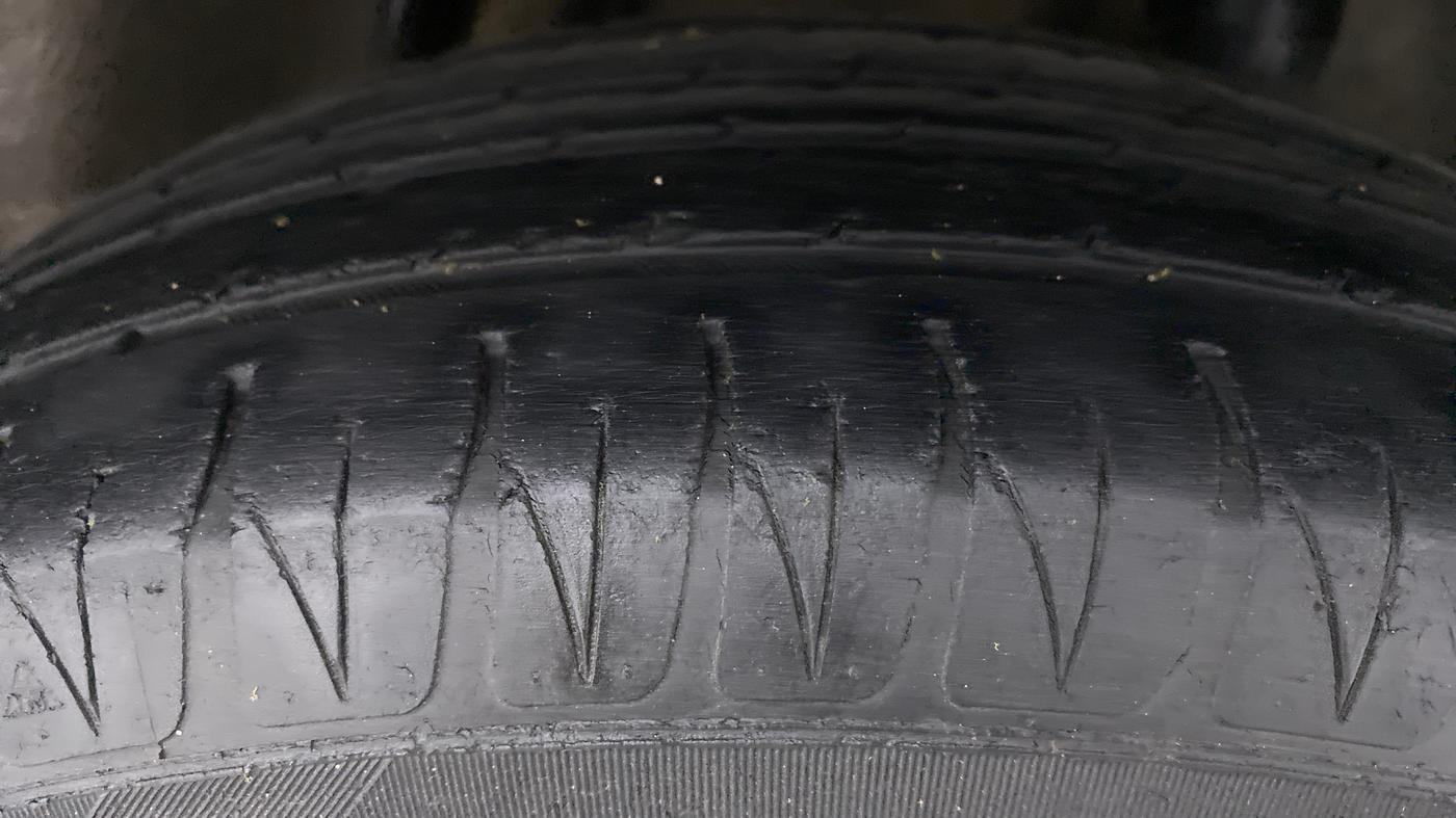 2011 Honda City 1.5L I-VTEC V MT, Petrol, Manual, 1,14,079 km, Left Rear Tyre Tread
