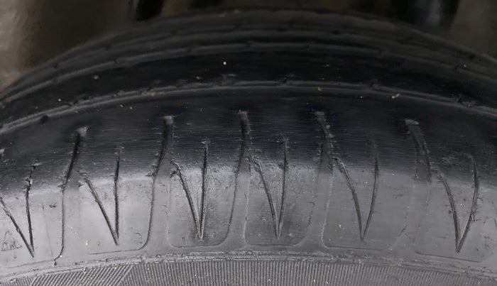 2011 Honda City 1.5L I-VTEC V MT, Petrol, Manual, 1,14,079 km, Left Rear Tyre Tread