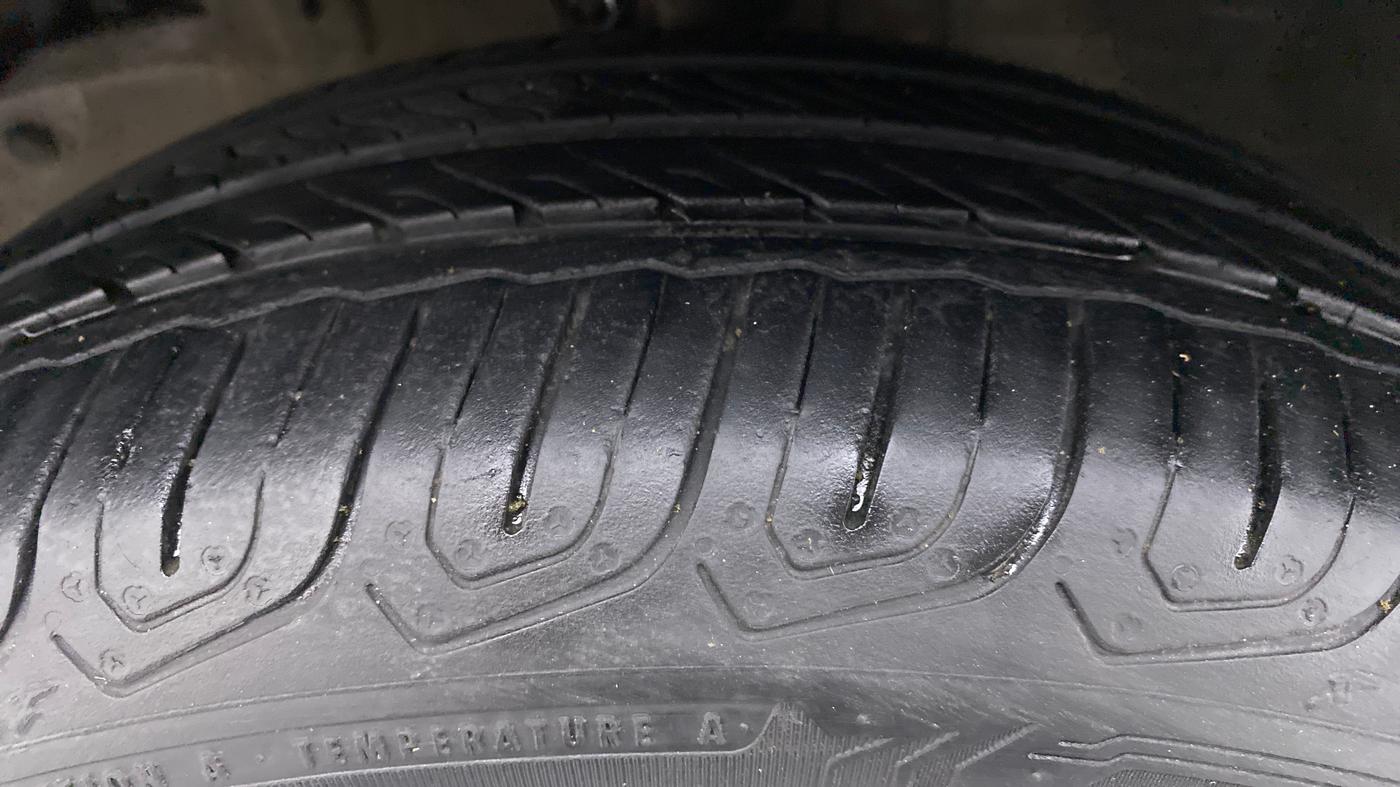 2011 Honda City 1.5L I-VTEC V MT, Petrol, Manual, 1,14,079 km, Left Front Tyre Tread