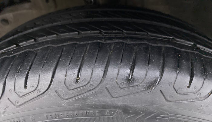 2011 Honda City 1.5L I-VTEC V MT, Petrol, Manual, 1,14,079 km, Left Front Tyre Tread
