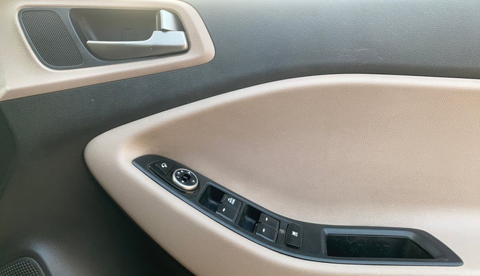 2016 Hyundai Elite i20 SPORTZ 1.2, Petrol, Manual, 42,104 km, Driver Side Door Panels Control