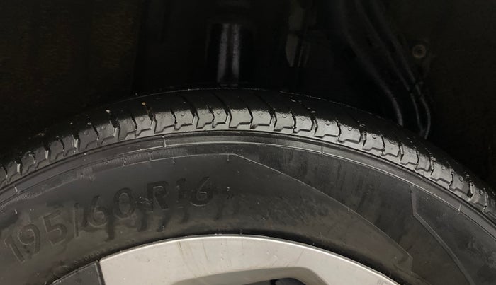 2023 Nissan MAGNITE XL, Petrol, Manual, 41,704 km, Right Rear Tyre Tread