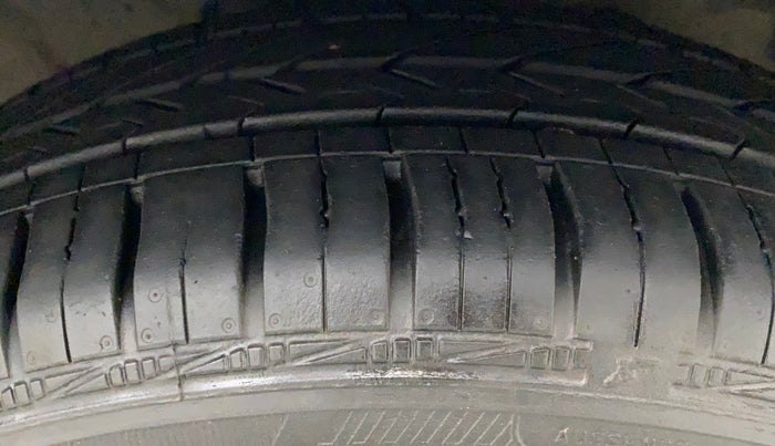 2015 Hyundai Xcent S 1.2, Petrol, Manual, 56,814 km, Right Front Tyre Tread