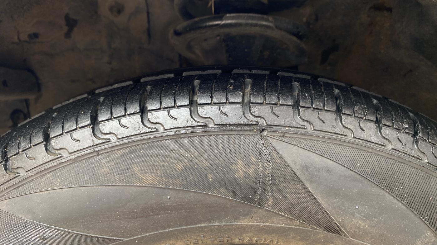 2013 Hyundai i10 MAGNA 1.2, Petrol, Manual, 41,167 km, Left Front Tyre Tread
