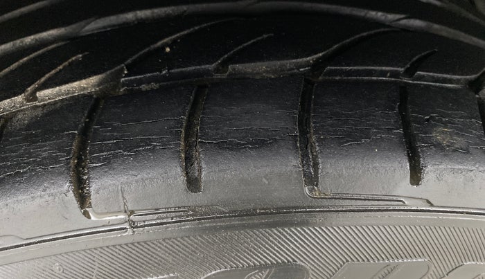 2013 Hyundai New Elantra 1.8 SX AT VTVT, Petrol, Automatic, 44,274 km, Right Rear Tyre Tread