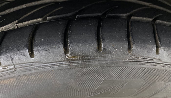 2013 Hyundai New Elantra 1.8 SX AT VTVT, Petrol, Automatic, 44,274 km, Right Front Tyre Tread