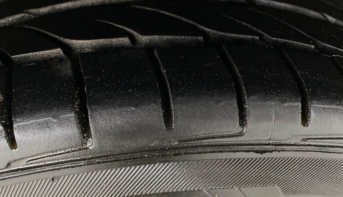 2013 Hyundai New Elantra 1.8 SX AT VTVT, Petrol, Automatic, 44,274 km, Left Rear Tyre Tread