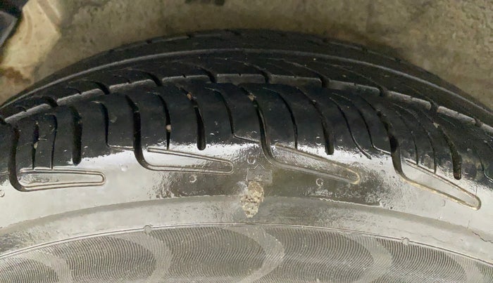 2010 Hyundai i20 MAGNA (O) 1.2, Petrol, Manual, 46,071 km, Right Rear Tyre Tread