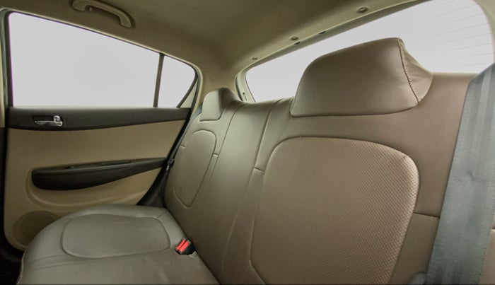 2010 Hyundai i20 MAGNA (O) 1.2, Petrol, Manual, 46,071 km, Right Side Rear Door Cabin