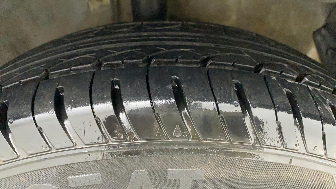 2010 Hyundai i20 MAGNA (O) 1.2, Petrol, Manual, 46,071 km, Right Front Tyre Tread