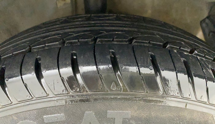 2010 Hyundai i20 MAGNA (O) 1.2, Petrol, Manual, 46,071 km, Right Front Tyre Tread