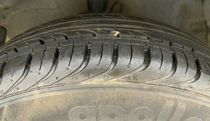 2010 Hyundai i20 MAGNA (O) 1.2, Petrol, Manual, 46,071 km, Left Front Tyre Tread