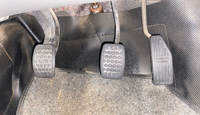 2014 Chevrolet Beat LT PETROL, Petrol, Manual, 39,800 km, Pedals