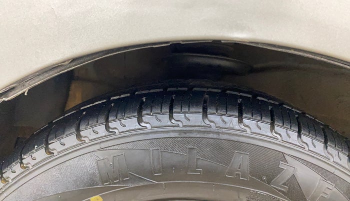 2014 Chevrolet Beat LT PETROL, Petrol, Manual, 39,800 km, Left Front Tyre Tread