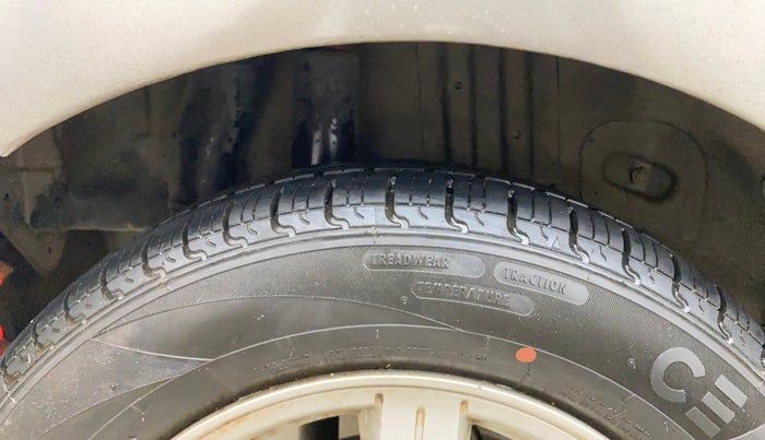 2014 Chevrolet Beat LT PETROL, Petrol, Manual, 39,800 km, Right Rear Tyre Tread