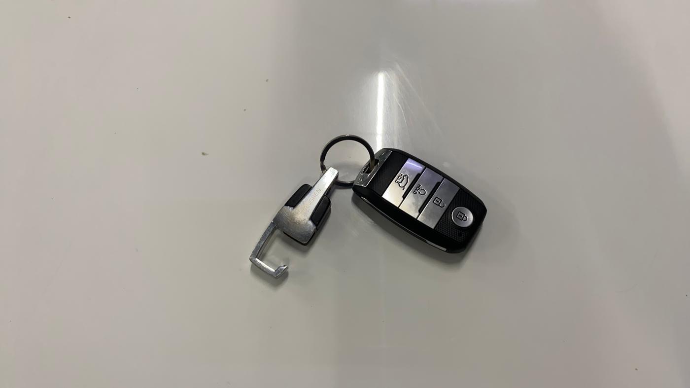 2023 KIA SONET HTK PLUS 1.0 IMT, Petrol, Manual, 33,601 km, Key Close Up