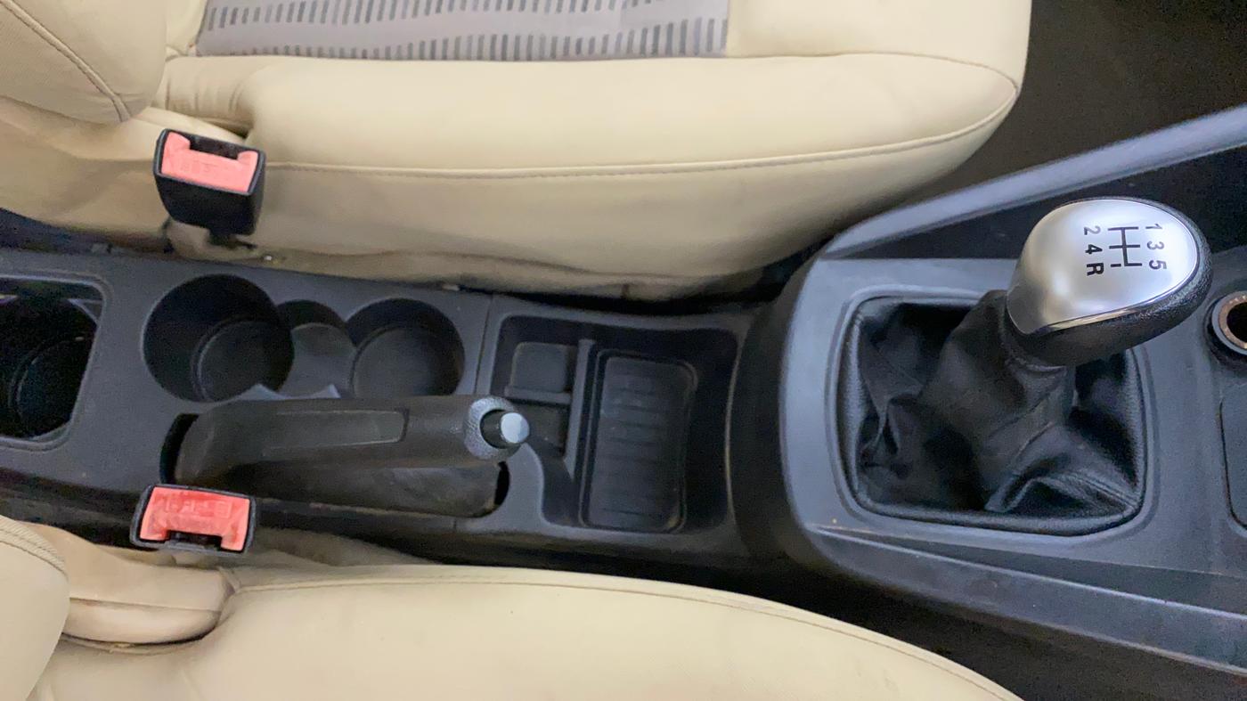 2015 Ford Figo Aspire AMBIENTE 1.2 PETROL, CNG, Manual, 1,08,212 km, Gear Lever