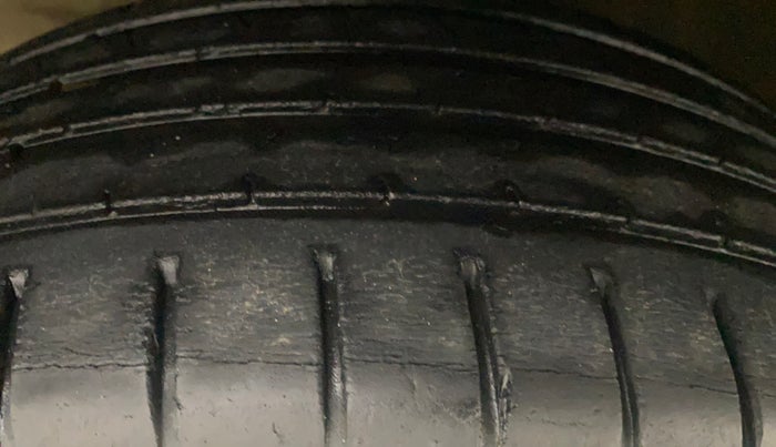 2017 Maruti Baleno ZETA PETROL 1.2, Petrol, Manual, 60,138 km, Left Front Tyre Tread