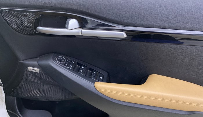 2023 KIA SELTOS HTX PLUS 1.5 IMT DIESEL, Diesel, Manual, 35,610 km, Driver Side Door Panels Control