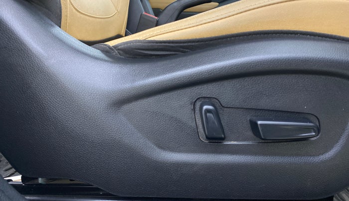 2023 KIA SELTOS HTX PLUS 1.5 IMT DIESEL, Diesel, Manual, 35,610 km, Driver Side Adjustment Panel