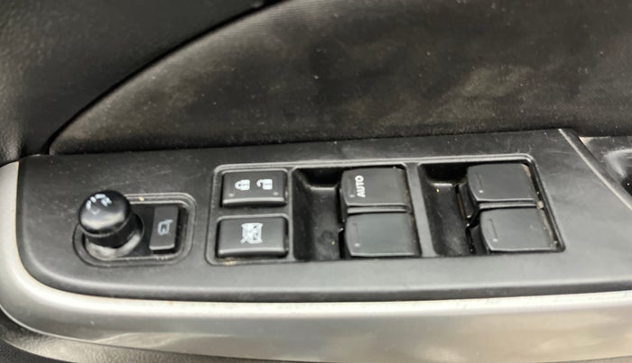 2018 Maruti Swift ZXI PLUS, Petrol, Manual, 51,153 km, Driver Side Door Panels Control