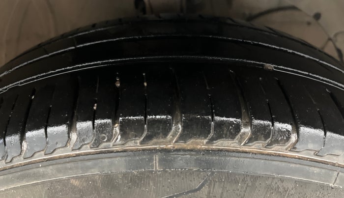 2018 Maruti Swift ZXI PLUS, Petrol, Manual, 51,153 km, Right Front Tyre Tread