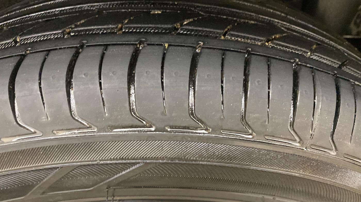 2013 Maruti Swift VXI, Petrol, Manual, 68,831 km, Left Rear Tyre Tread