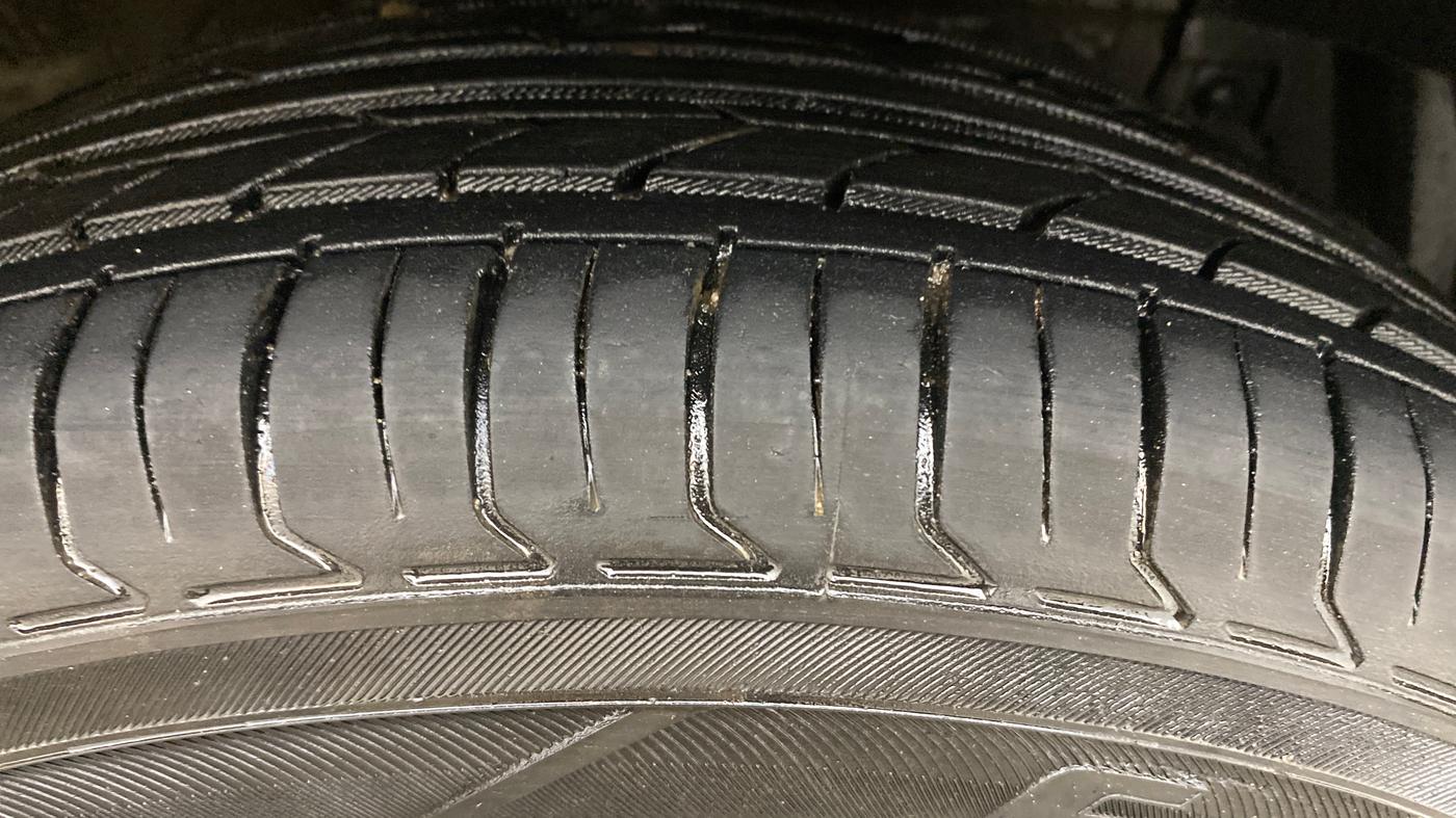 2013 Maruti Swift VXI, Petrol, Manual, 68,831 km, Right Front Tyre Tread