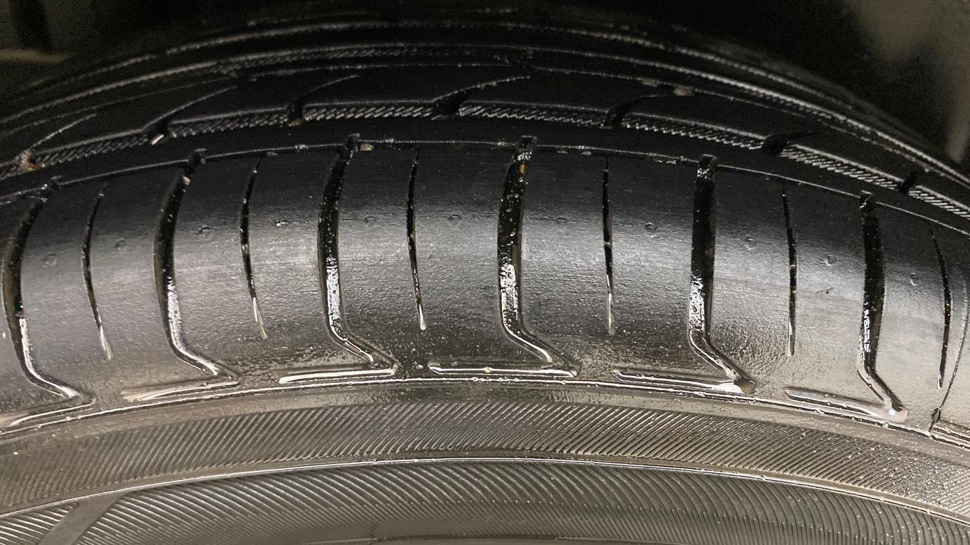 2013 Maruti Swift VXI, Petrol, Manual, 68,831 km, Right Rear Tyre Tread