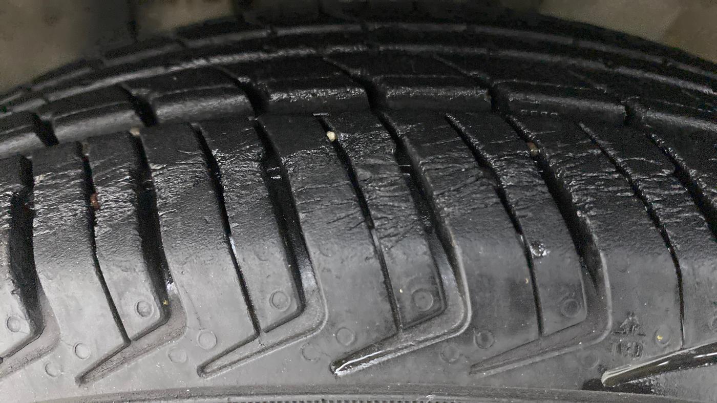 2016 Renault Kwid RXT 1.0 EASY-R AT OPTION, Petrol, Automatic, 20,403 km, Left Front Tyre Tread