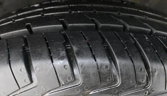 2016 Renault Kwid RXT 1.0 EASY-R AT OPTION, Petrol, Automatic, 20,403 km, Left Rear Tyre Tread