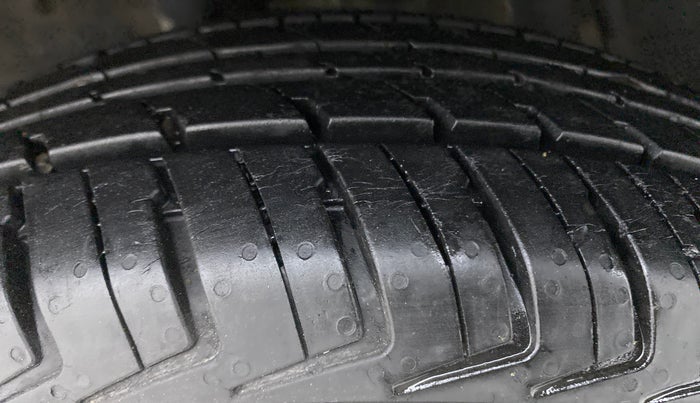 2016 Renault Kwid RXT 1.0 EASY-R AT OPTION, Petrol, Automatic, 20,403 km, Right Rear Tyre Tread