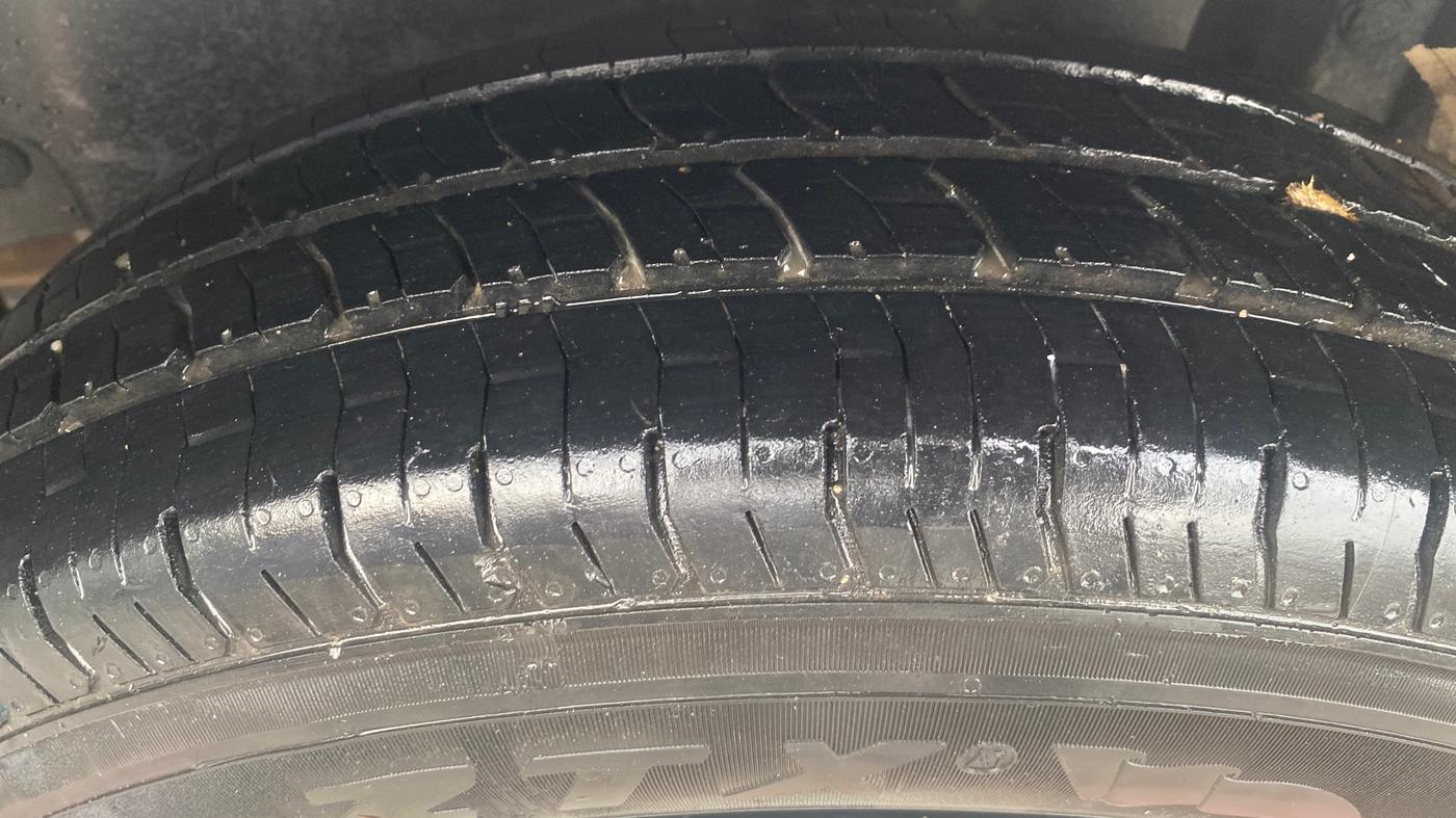 2013 Maruti Swift VXI, Petrol, Manual, 70,230 km, Left Rear Tyre Tread