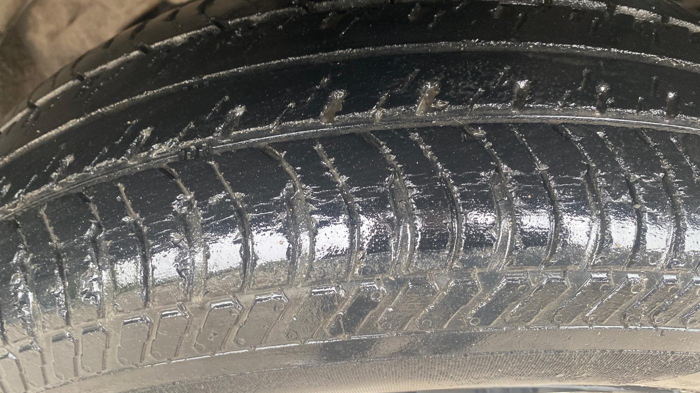 2013 Maruti Swift VXI, Petrol, Manual, 70,230 km, Right Front Tyre Tread