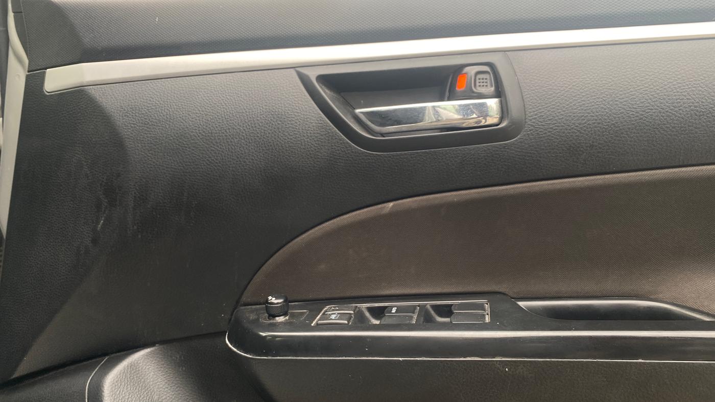 2013 Maruti Swift VXI, Petrol, Manual, 70,230 km, Driver Side Door Panels Control