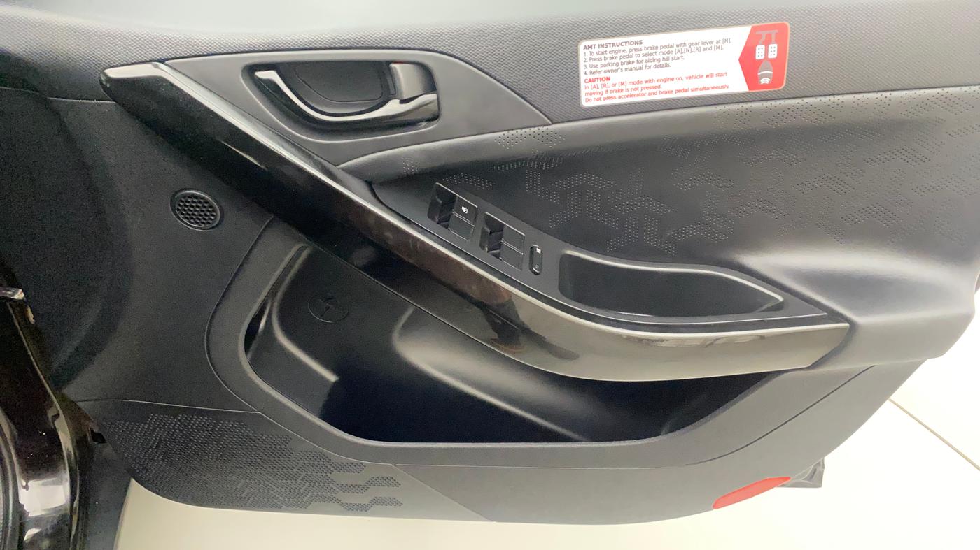 2022 Tata NEXON XZA PLUS (O) PETROL DARK EDITION, Petrol, Automatic, 18,300 km, Driver Side Door Panels Control