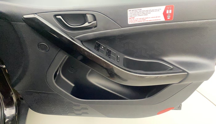 2022 Tata NEXON XZA PLUS (O) PETROL DARK EDITION, Petrol, Automatic, 18,300 km, Driver Side Door Panels Control