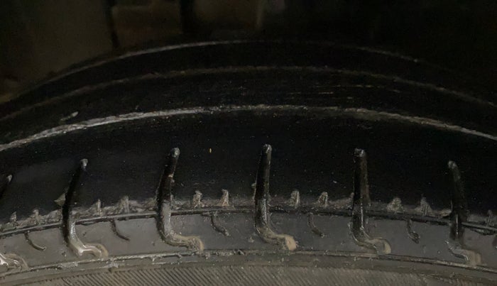 2018 Renault Kwid RXT 1.0 AMT (O), Petrol, Automatic, 58,257 km, Left Front Tyre Tread
