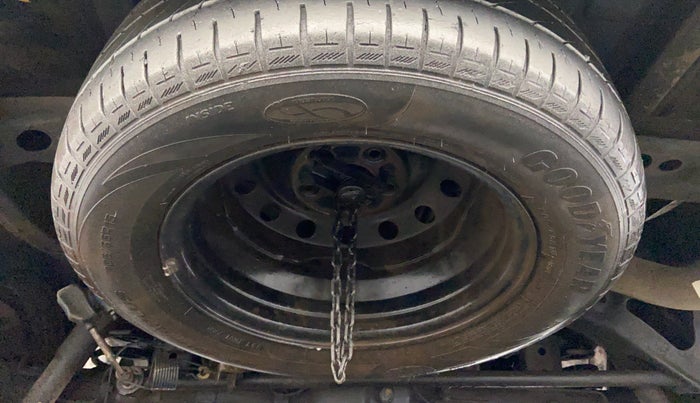 2012 Toyota Innova 2.5 GX 8 STR BS IV, Diesel, Manual, 1,13,870 km, Spare Tyre