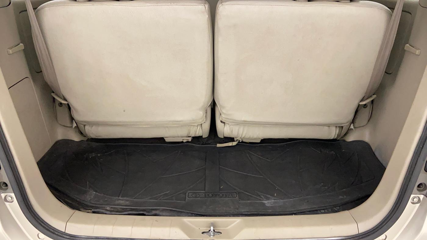 2012 Toyota Innova 2.5 GX 8 STR BS IV, Diesel, Manual, 1,13,870 km, Boot Inside