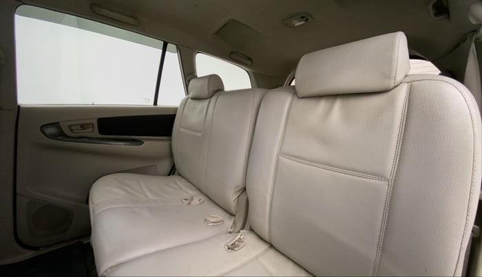 2012 Toyota Innova 2.5 GX 8 STR BS IV, Diesel, Manual, 1,13,870 km, Right Side Rear Door Cabin